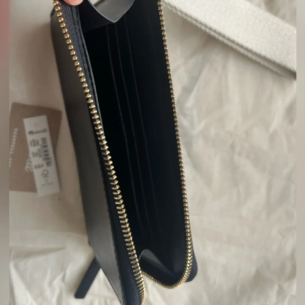 Madewell Essential Zip Clutch retails $88 - Picture 5 of 8